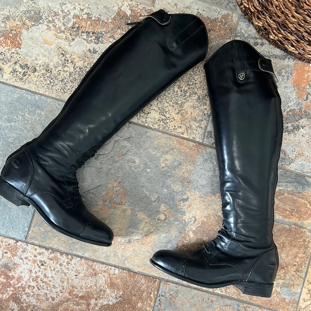 Ariat riding boots, medium height, size 7, regular calf